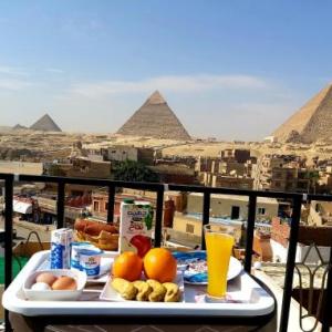 Golden Pyramids Inn 