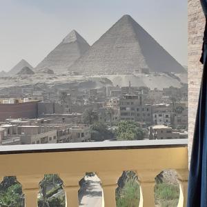 pyramids view suitevista piramidi Cairo 