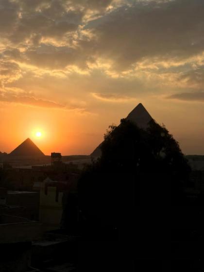 3 Pyramids View Inn - image 9