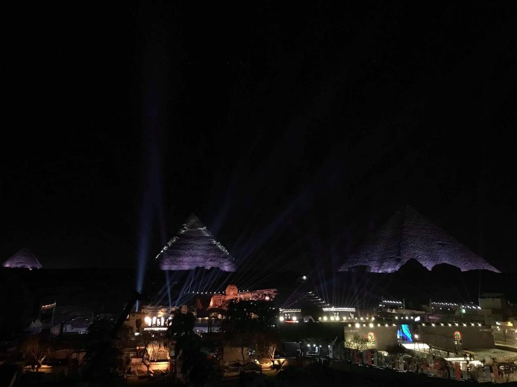 Sahara Pyramids Inn - image 3
