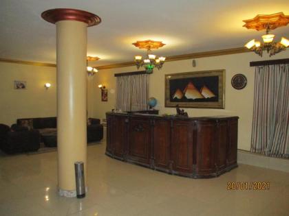 Pyramids Motel - image 16
