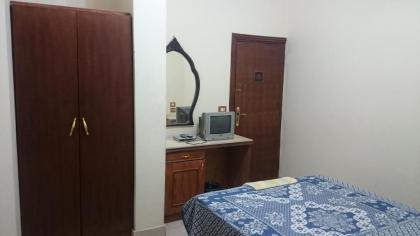 Pyramids Motel - image 17