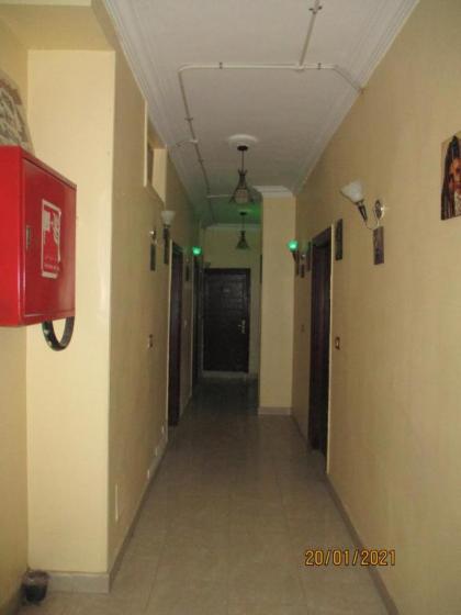 Pyramids Motel - image 18