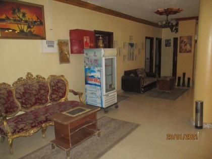 Pyramids Motel - image 2