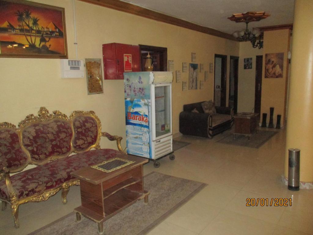 Pyramids Motel - image 2