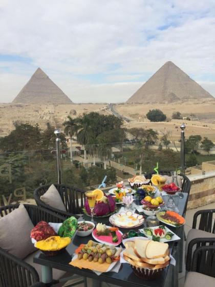 Sky Pyramids View Inn - image 1