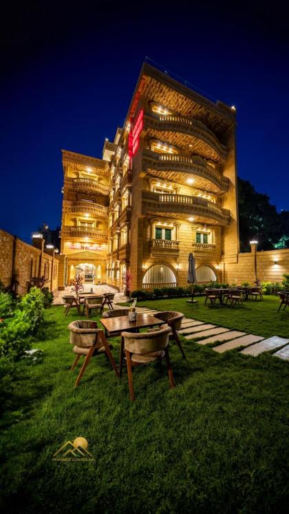 Pyramids sunrise inn