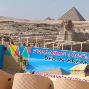 Pyramids Overlook Inn