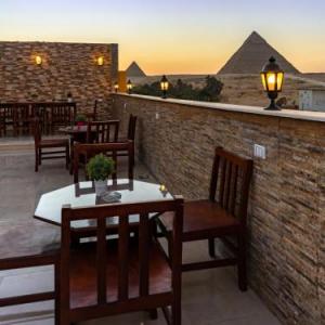 Pyramids Village Inn
