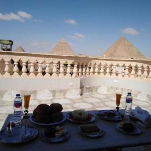 Queen Pyramids View Inn 