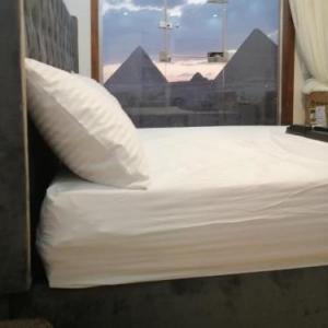 Pyramids Hills Inn