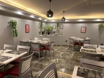 Golden Carven Hotel - image 12