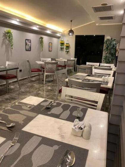Golden Carven Hotel - image 9
