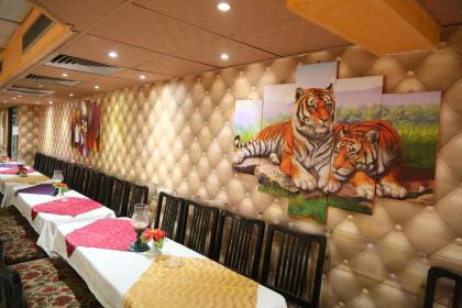 Happy City Hotel - image 11