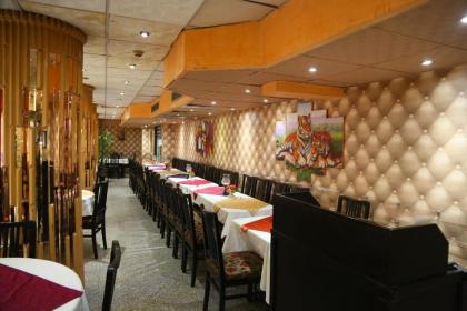 Happy City Hotel - image 13