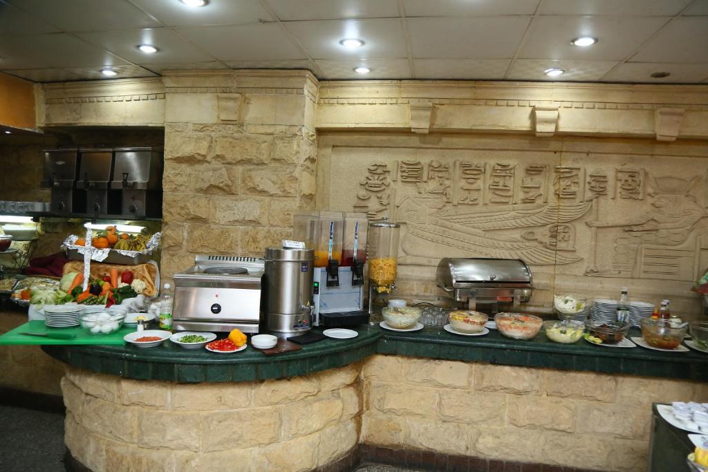 Happy City Hotel - image 4