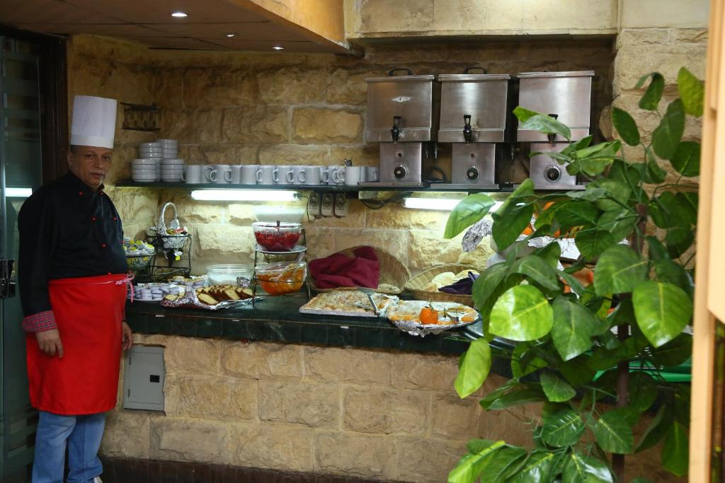 Happy City Hotel - image 6