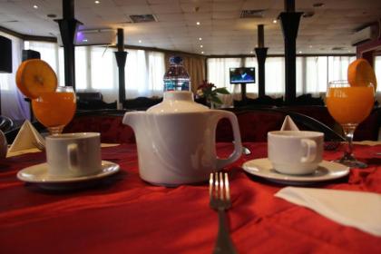 Holidays Express Hotel - image 10