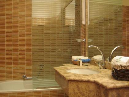Holidays Express Hotel - image 11