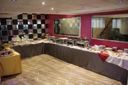 Holidays Express Hotel - image 12