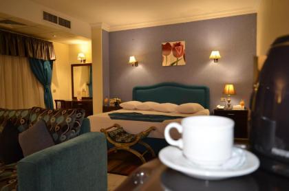 Holidays Express Hotel - image 3