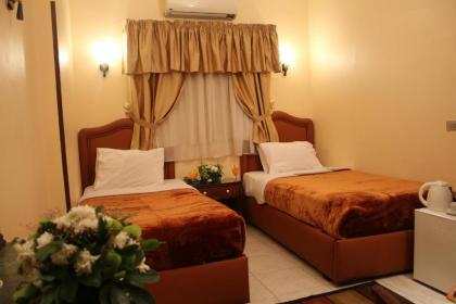 Holidays Express Hotel - image 7