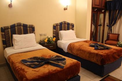 Holidays Express Hotel - image 8