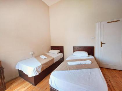 Travelers House - image 11