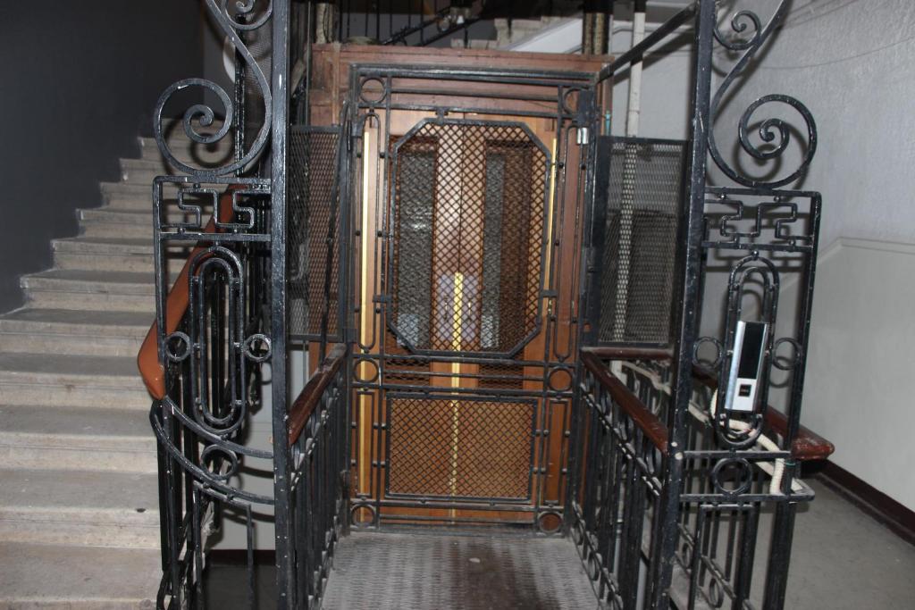 Family Palace Hostel - image 4