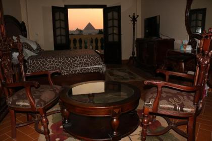 Pyramids Power Inn - image 1