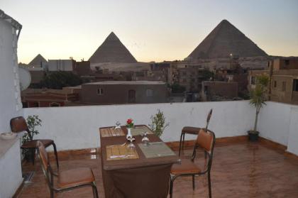 Cozy Studios Pyramids View - image 4