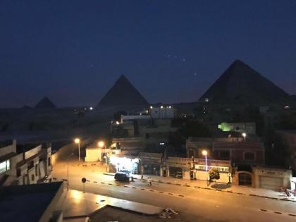 Cozy Studios Pyramids View - image 7