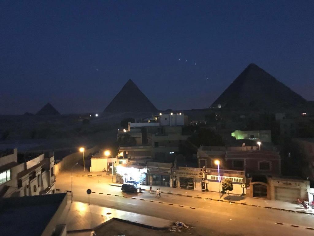 Cozy Studios Pyramids View - image 7