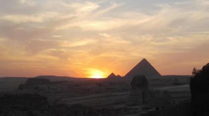 Pyramids Overlook Inn - image 3