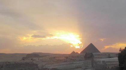 Pyramids Overlook Inn - image 5