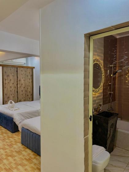 Cheops Pyramids Inn - image 12