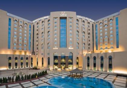 TOLIP Golden Plaza Hotel - image 1