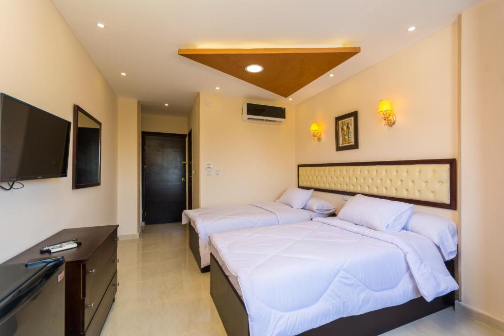 Panorama Pyramids Inn - image 7