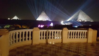 royal pyramids inn - image 1