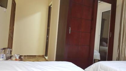 royal pyramids inn - image 13