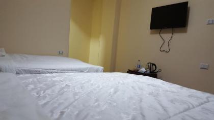 royal pyramids inn - image 7