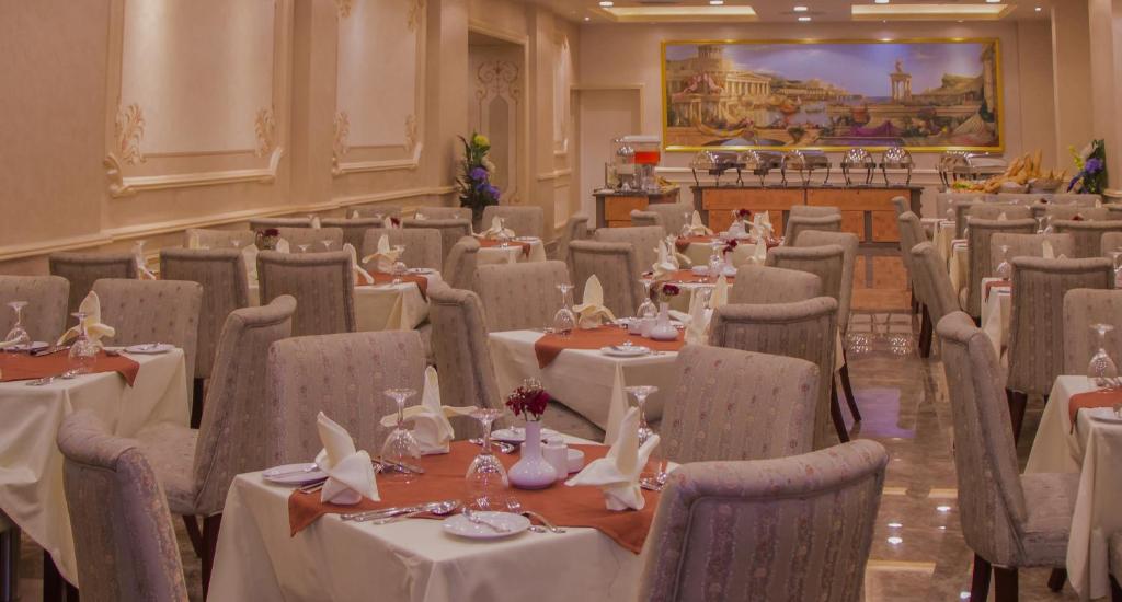 Golden Inn Hotel - image 2