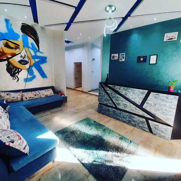 Hostgram - main image