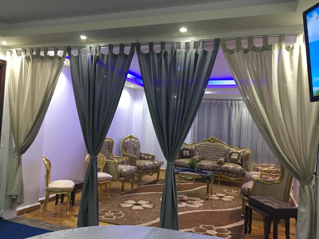 Private Family Apartment in Dokki - image 2