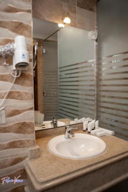 Rehana Plaza Hotel - image 18
