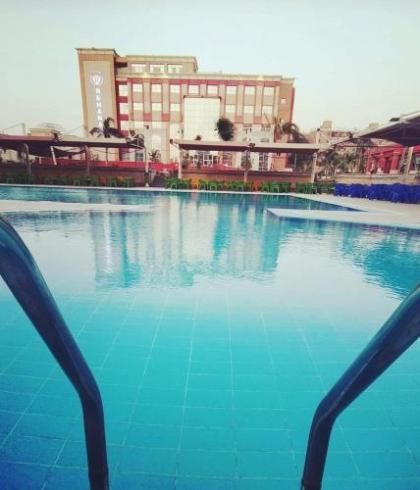 Rehana Plaza Hotel - image 2