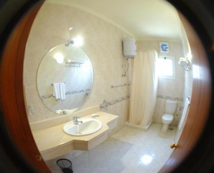 Golden Carven Hotel - image 10