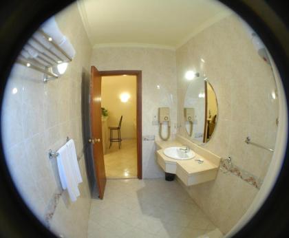 Golden Carven Hotel - image 11