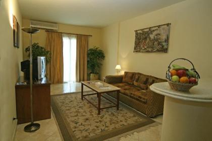 Golden Carven Hotel - image 13