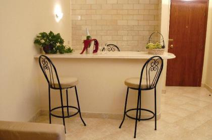 Golden Carven Hotel - image 14